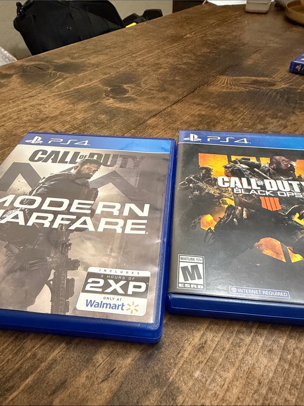 Call of Duty: Modern Warfare and black ops 3- PS4 (Blue)